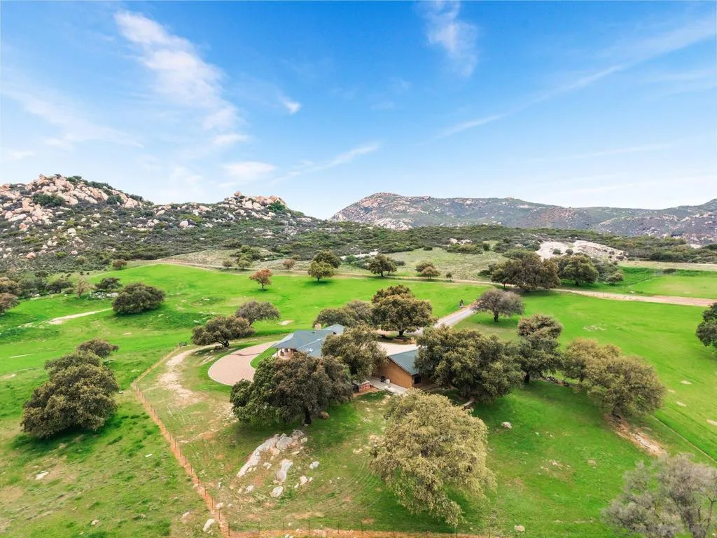 Alpine, California 91901, United States, 3 Bedrooms Bedrooms, ,3 BathroomsBathrooms,Residential,Active,46047