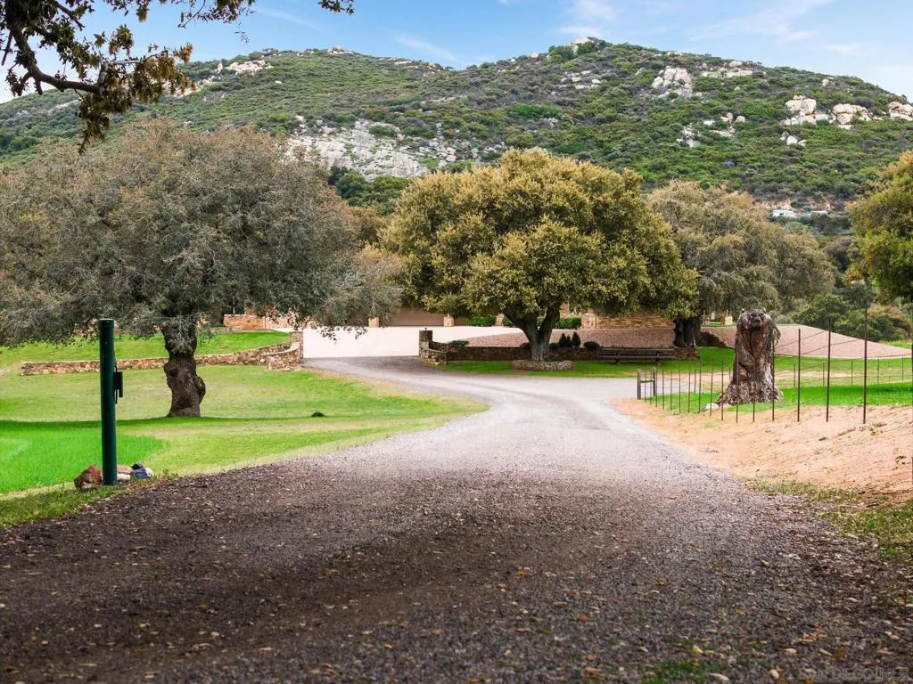 Alpine, California 91901, United States, 3 Bedrooms Bedrooms, ,3 BathroomsBathrooms,Residential,Active,46047