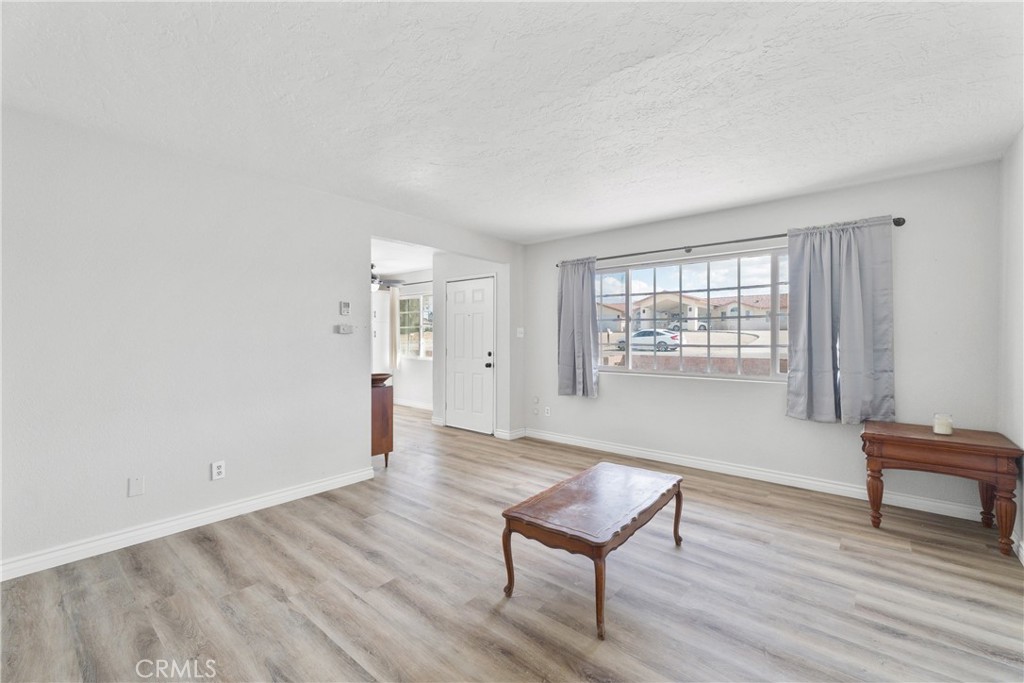 27904 27904 Apache Avenue