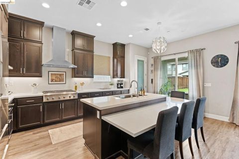 Photo of 323 Bidwell Ct Ct, Brentwood, CA 94513 (MLS # 41125283)