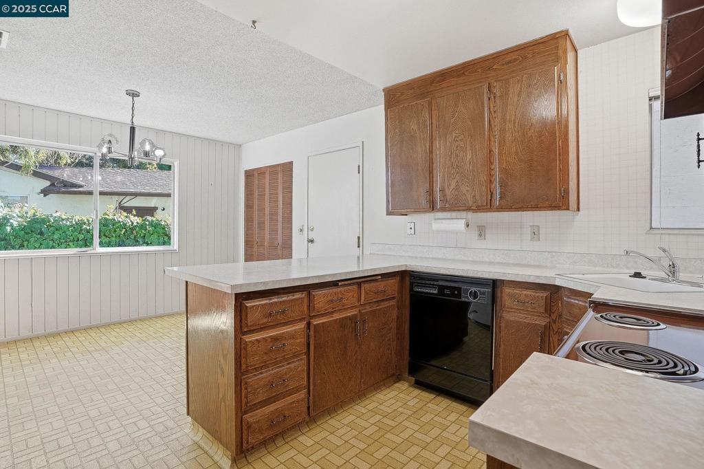 COLONY PARK - Residential