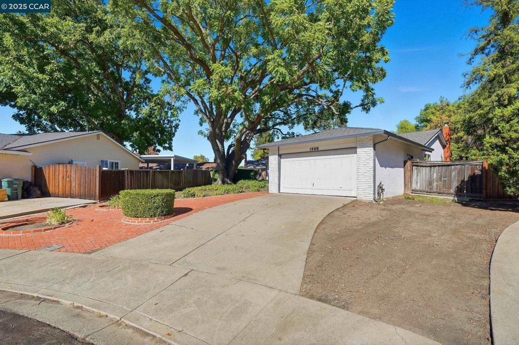 COLONY PARK - Residential