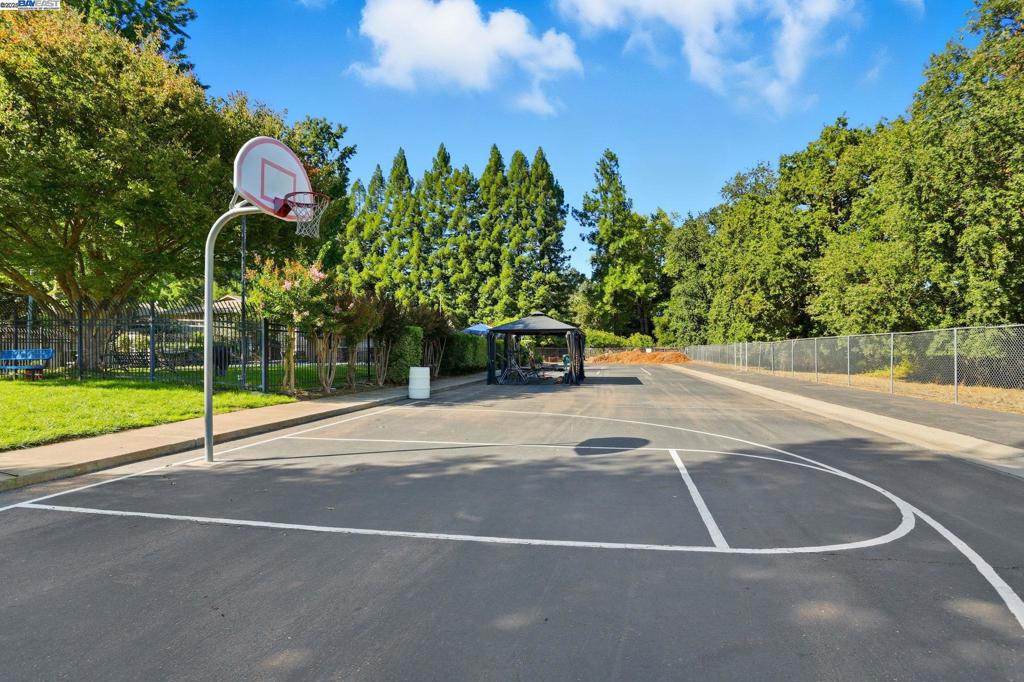 LAGUNA VISTA - Residential