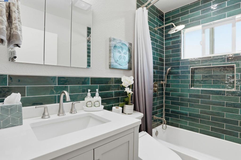 LAGUNA VISTA - Residential