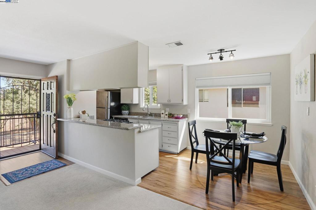 LAGUNA VISTA - Residential