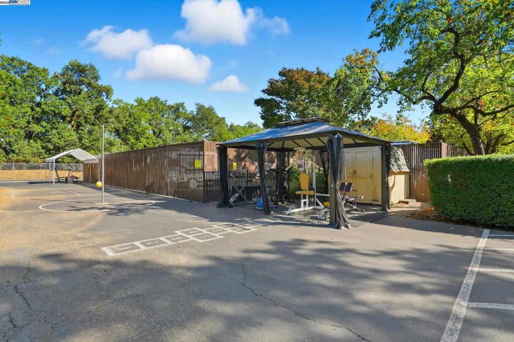 LAGUNA VISTA - Residential