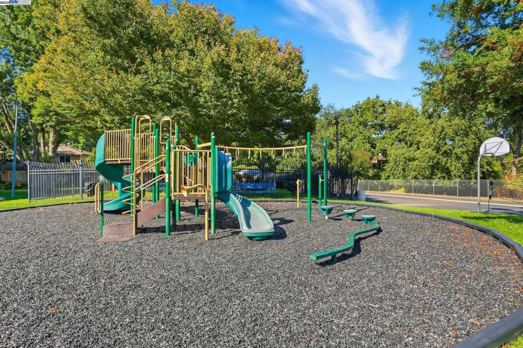 LAGUNA VISTA - Residential