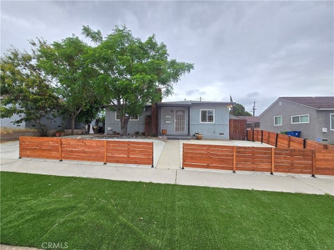 Photo of 8154 Potter Ave, North Hollywood, CA 91605 (MLS # SR26088384)