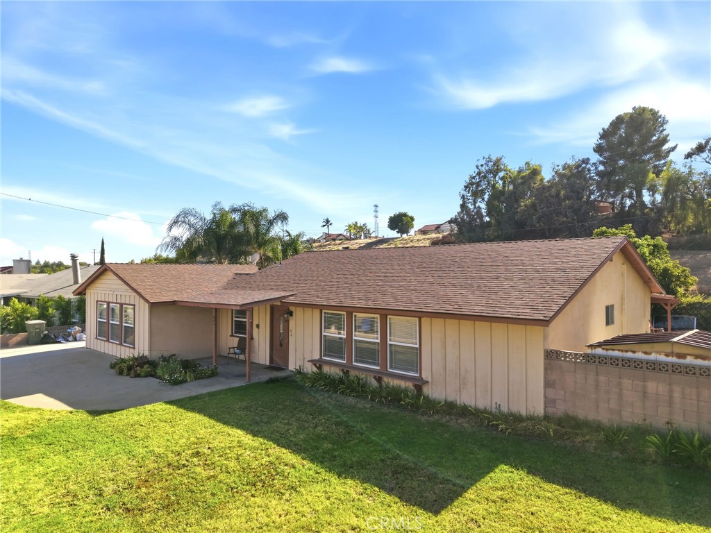 682 S Belden