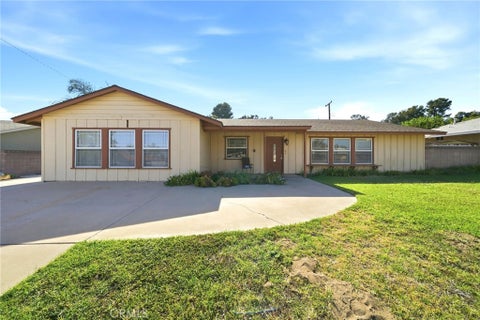 Photo of 682 S Belden AVE, Rialto, CA 92376 (MLS # CV26138771)