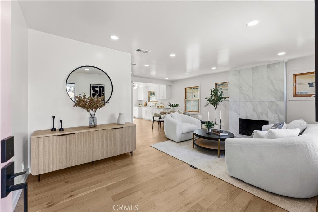 14138 Archwood