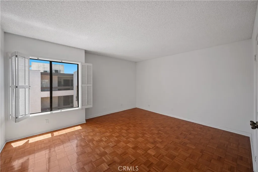 Glendale, California 91202, United States, 3 Bedrooms Bedrooms, ,3 BathroomsBathrooms,Residential,Active,180789