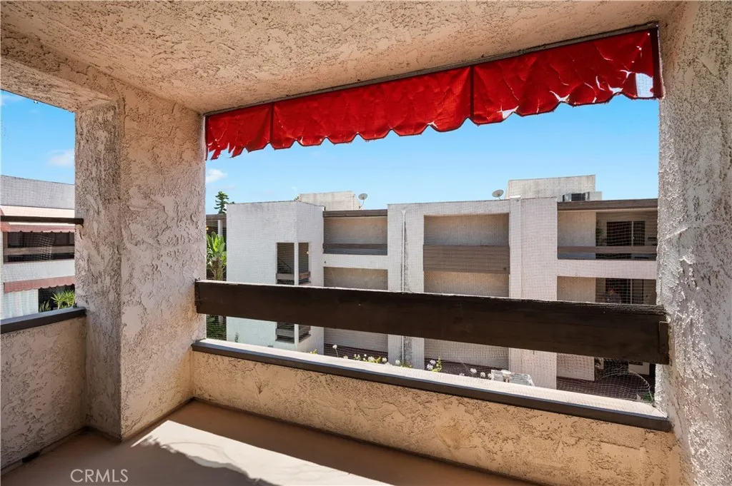 Glendale, California 91202, United States, 3 Bedrooms Bedrooms, ,3 BathroomsBathrooms,Residential,Active,180789