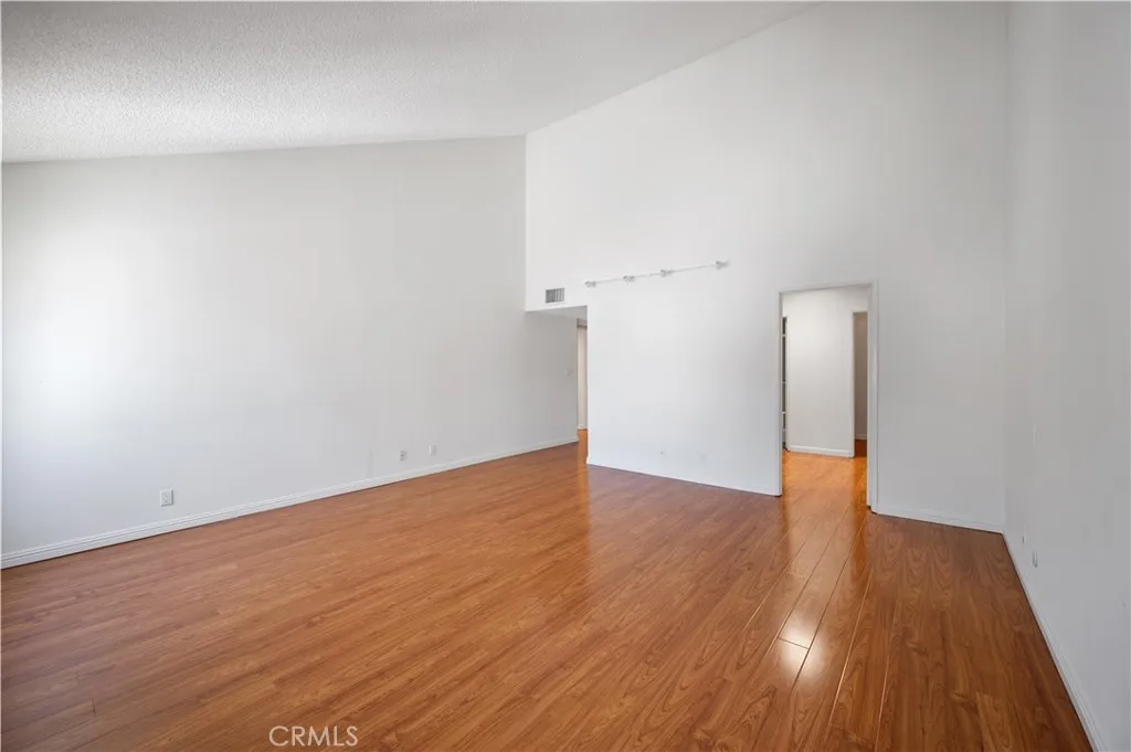 Glendale, California 91202, United States, 3 Bedrooms Bedrooms, ,3 BathroomsBathrooms,Residential,Active,180789