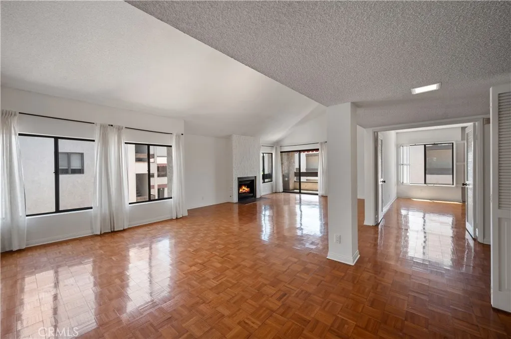 Glendale, California 91202, United States, 3 Bedrooms Bedrooms, ,3 BathroomsBathrooms,Residential,Active,180789