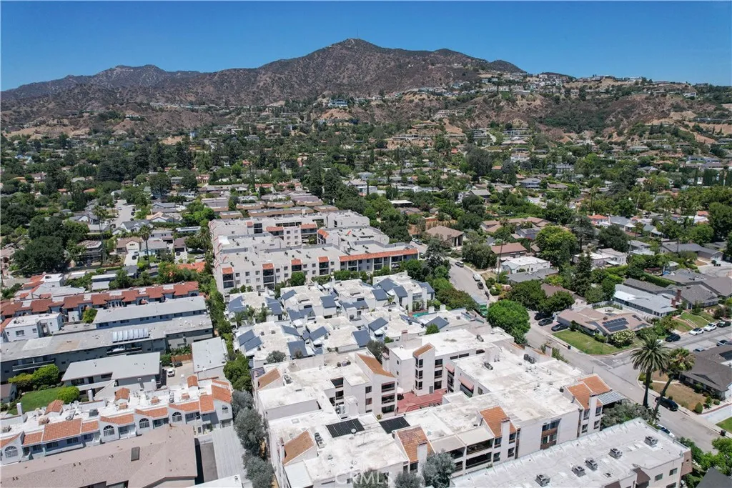 Glendale, California 91202, United States, 3 Bedrooms Bedrooms, ,3 BathroomsBathrooms,Residential,Active,180789