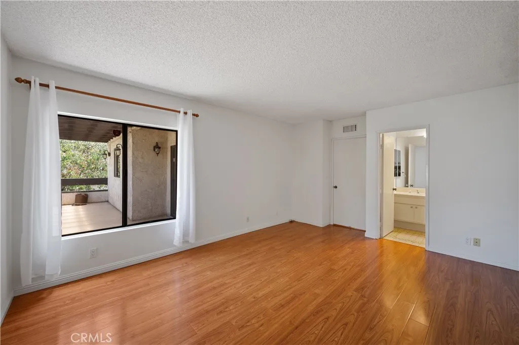 Glendale, California 91202, United States, 3 Bedrooms Bedrooms, ,3 BathroomsBathrooms,Residential,Active,180789
