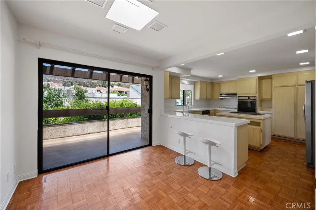 Glendale, California 91202, United States, 3 Bedrooms Bedrooms, ,3 BathroomsBathrooms,Residential,Active,180789