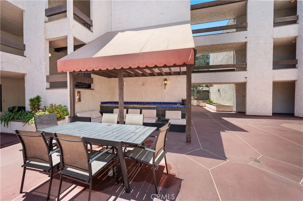 Glendale, California 91202, United States, 3 Bedrooms Bedrooms, ,3 BathroomsBathrooms,Residential,Active,180789