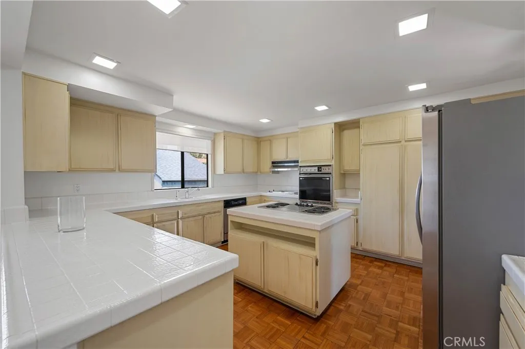 Glendale, California 91202, United States, 3 Bedrooms Bedrooms, ,3 BathroomsBathrooms,Residential,Active,180789