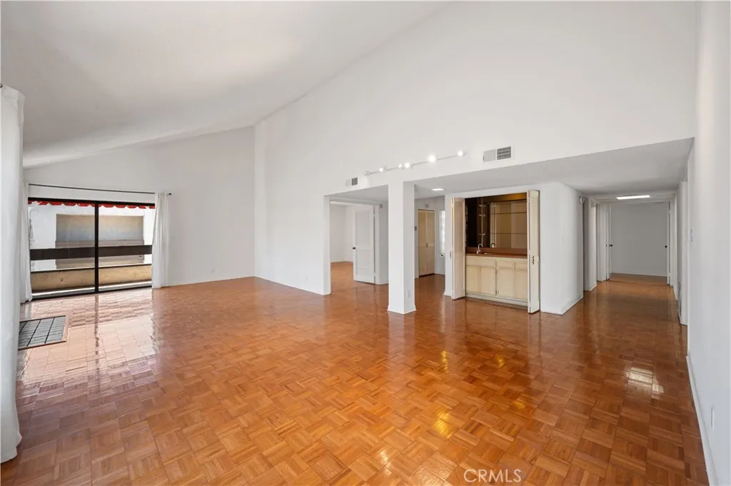 Glendale, California 91202, United States, 3 Bedrooms Bedrooms, ,3 BathroomsBathrooms,Residential,Active,180789