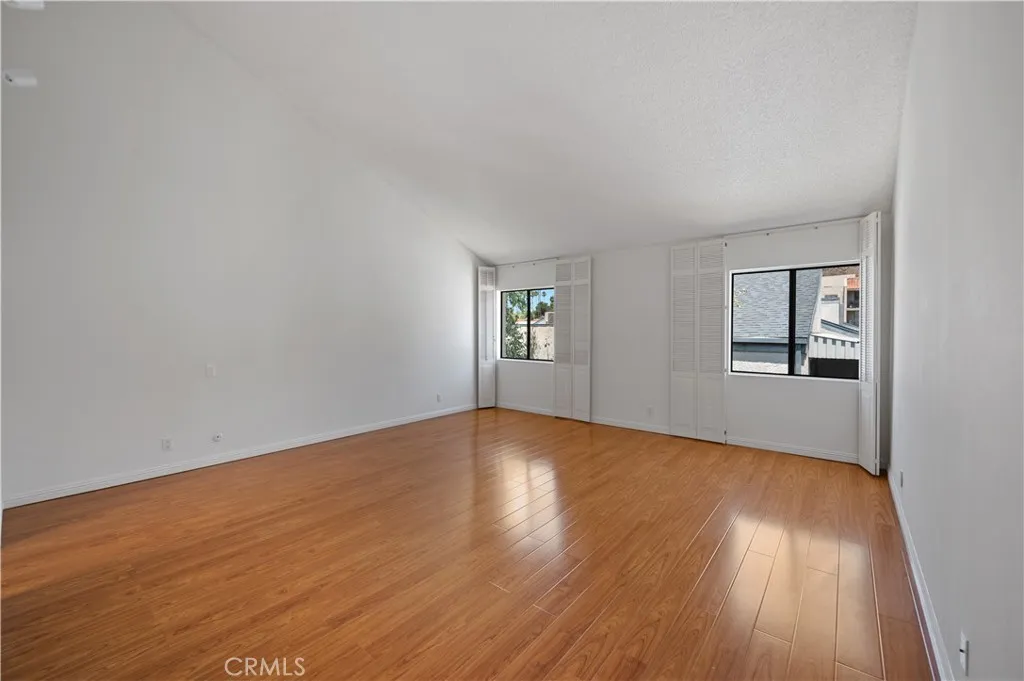 Glendale, California 91202, United States, 3 Bedrooms Bedrooms, ,3 BathroomsBathrooms,Residential,Active,180789