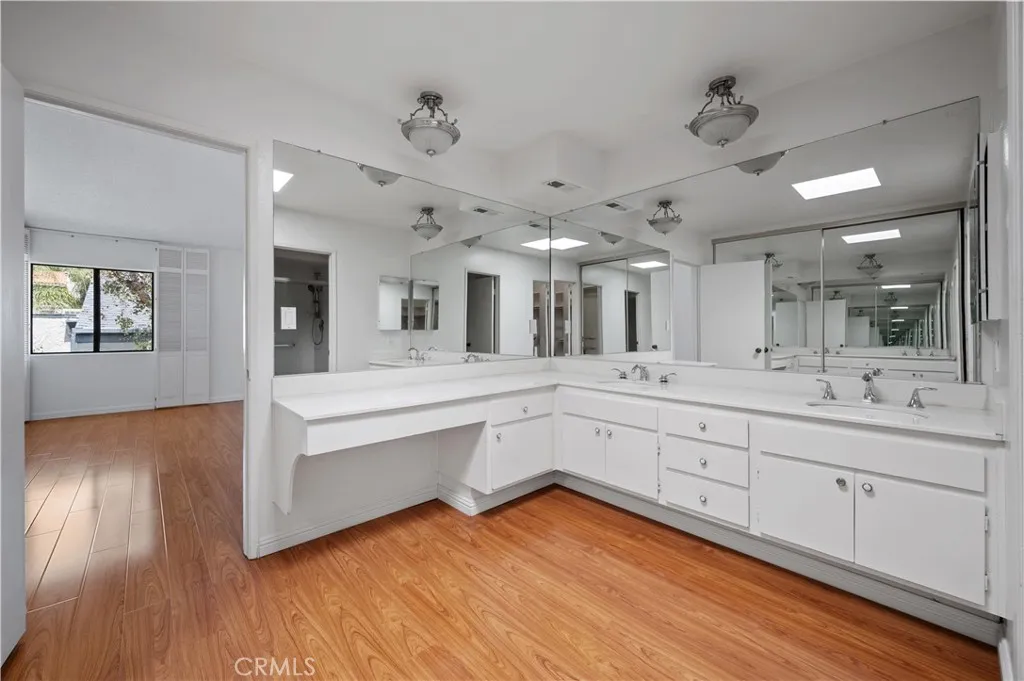 Glendale, California 91202, United States, 3 Bedrooms Bedrooms, ,3 BathroomsBathrooms,Residential,Active,180789