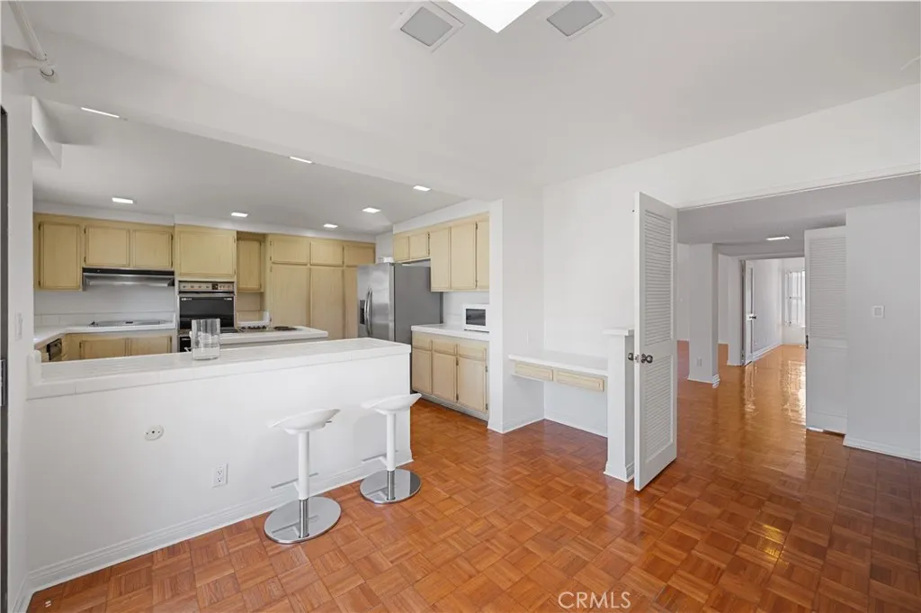 Glendale, California 91202, United States, 3 Bedrooms Bedrooms, ,3 BathroomsBathrooms,Residential,Active,180789