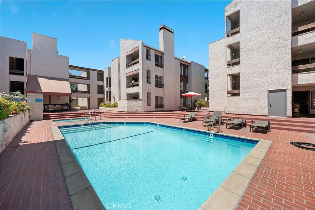 Glendale, California 91202, United States, 3 Bedrooms Bedrooms, ,3 BathroomsBathrooms,Residential,Active,180789