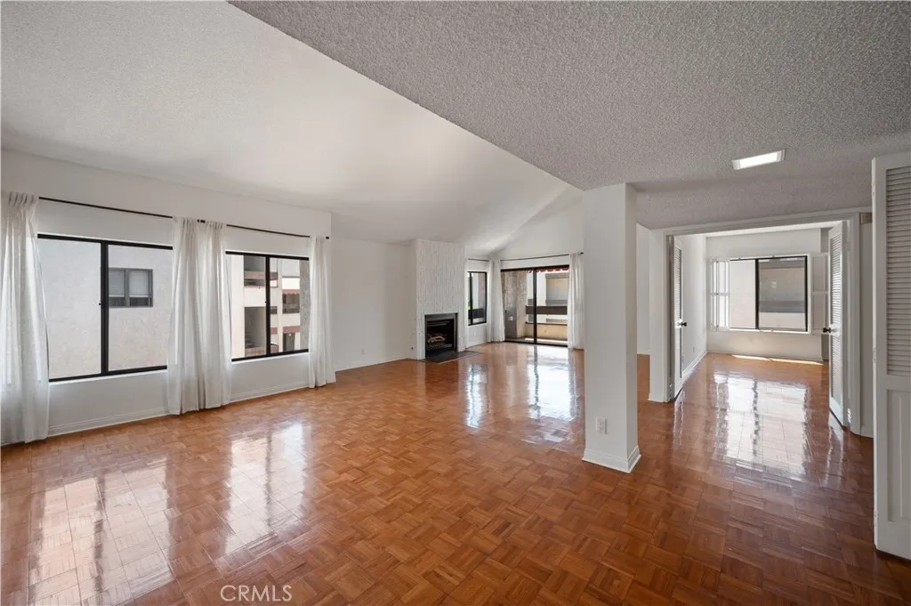 Glendale, California 91202, United States, 3 Bedrooms Bedrooms, ,3 BathroomsBathrooms,Residential,Active,180789