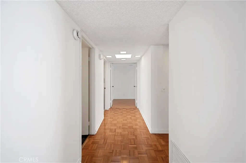 Glendale, California 91202, United States, 3 Bedrooms Bedrooms, ,3 BathroomsBathrooms,Residential,Active,180789