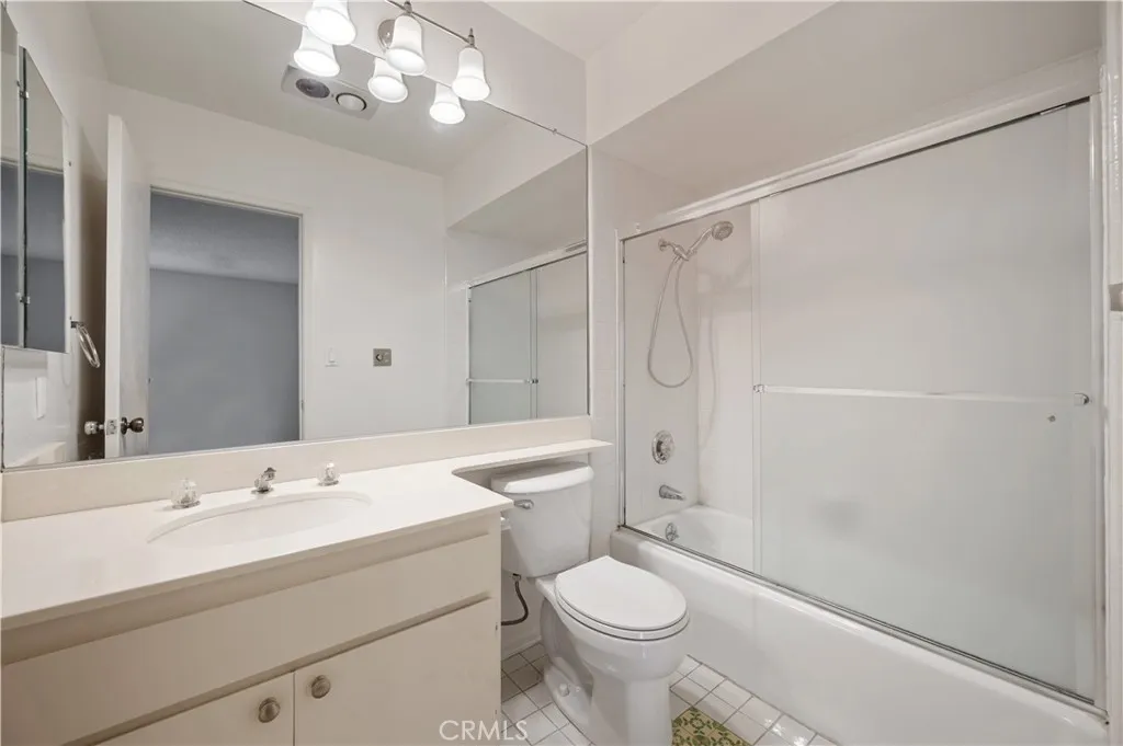 Glendale, California 91202, United States, 3 Bedrooms Bedrooms, ,3 BathroomsBathrooms,Residential,Active,180789