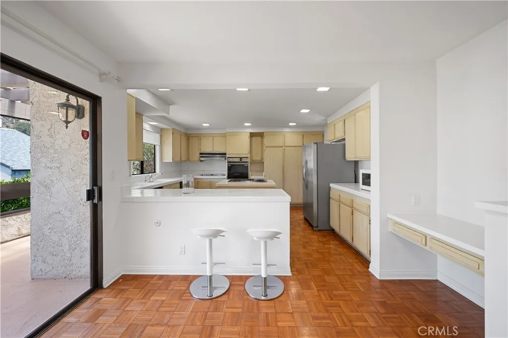 Glendale, California 91202, United States, 3 Bedrooms Bedrooms, ,3 BathroomsBathrooms,Residential,Active,180789