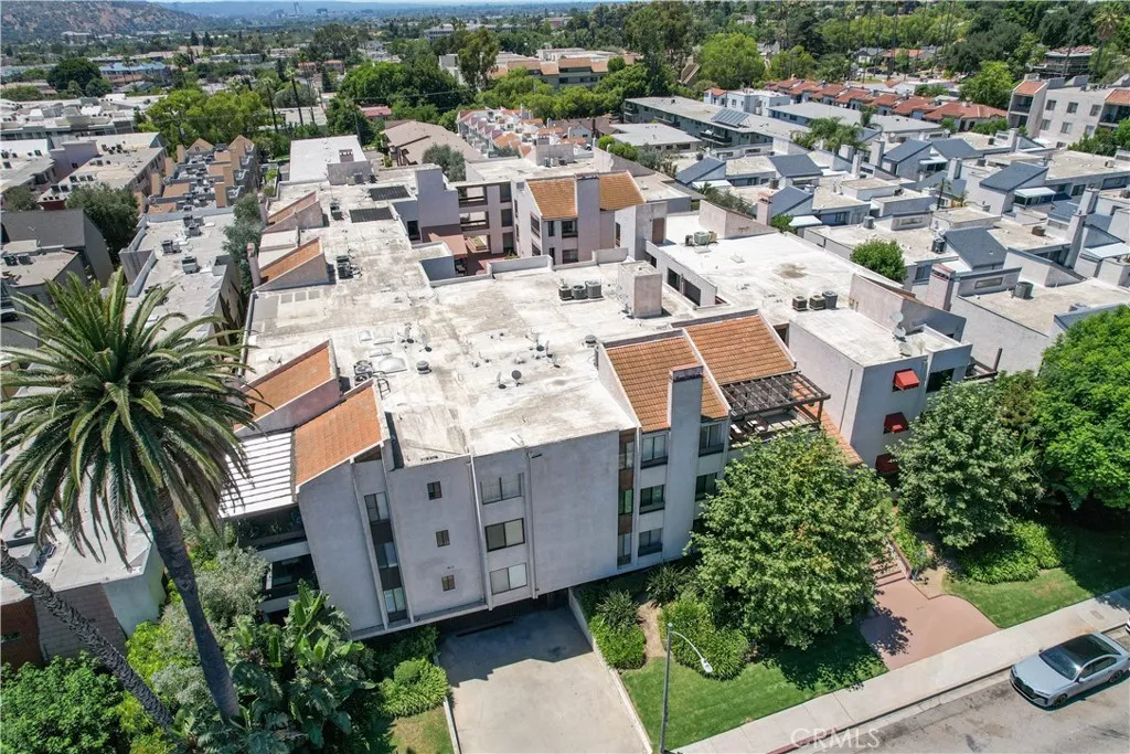 Glendale, California 91202, United States, 3 Bedrooms Bedrooms, ,3 BathroomsBathrooms,Residential,Active,180789