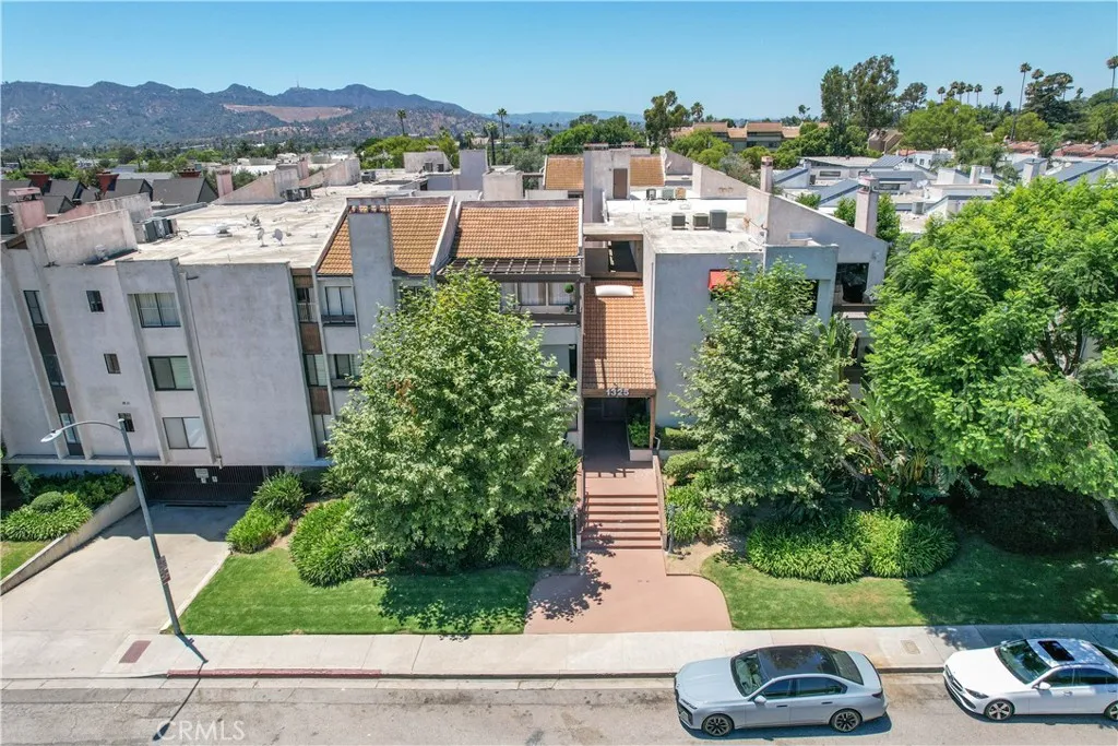 Glendale, California 91202, United States, 3 Bedrooms Bedrooms, ,3 BathroomsBathrooms,Residential,Active,180789