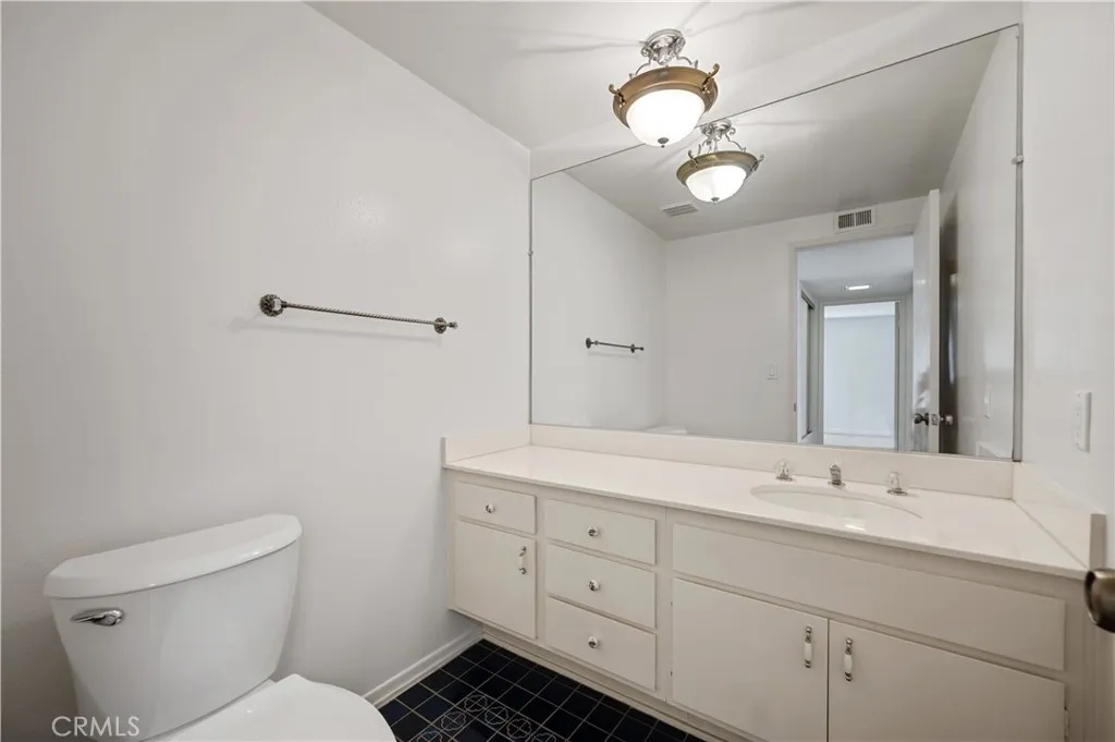 Glendale, California 91202, United States, 3 Bedrooms Bedrooms, ,3 BathroomsBathrooms,Residential,Active,180789