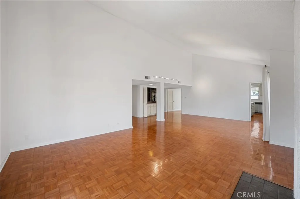 Glendale, California 91202, United States, 3 Bedrooms Bedrooms, ,3 BathroomsBathrooms,Residential,Active,180789