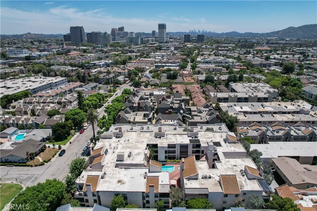 Glendale, California 91202, United States, 3 Bedrooms Bedrooms, ,3 BathroomsBathrooms,Residential,Active,180789