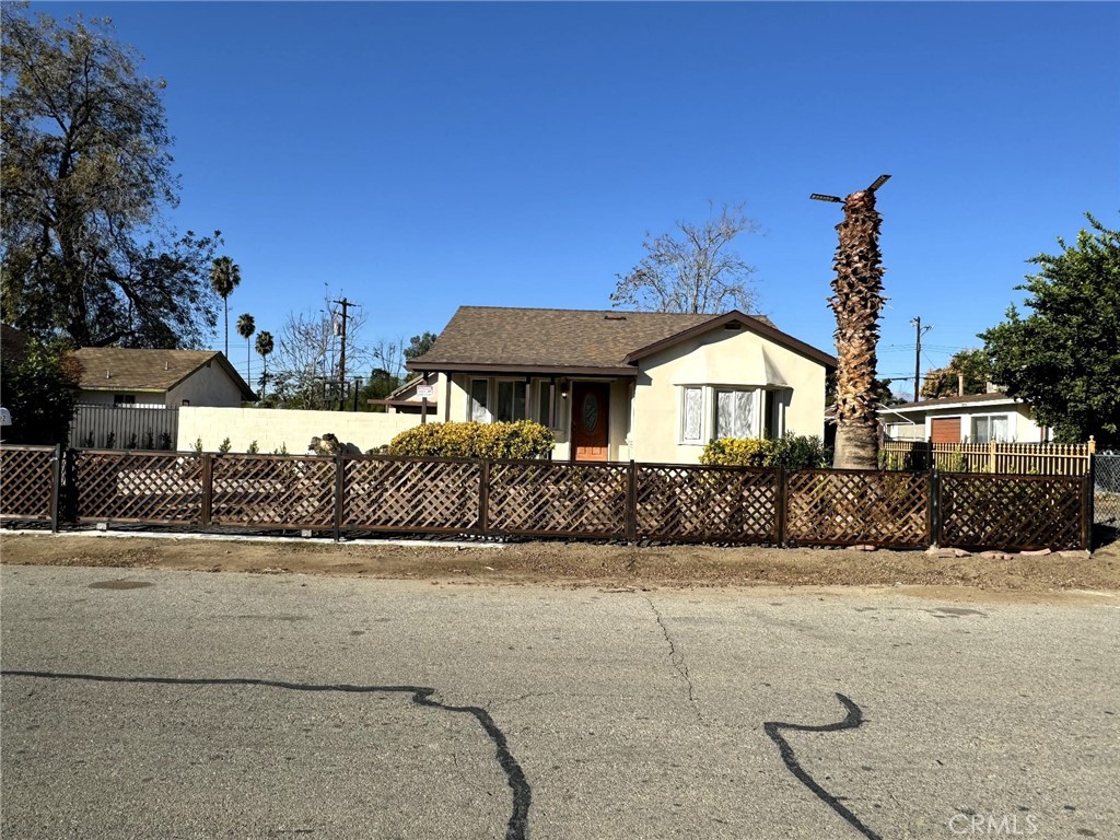 Welcome to this charming and newly updated 2-bedroom, 1-bath home offering 948 sq ft of comfortable living space on a generous 0.27-acre lot. Step inside to discover modern gray tile flooring throughout, giving the home a sleek, low-maintenance finish. The bathroom features a remodeled walk-in shower with contemporary tile, adding a touch of luxury to everyday living.
The home’s updates make it move-in ready while leaving plenty of room for you to add your personal touch. With .27 acres of land, the backyard offers endless possibilities; build an ADU, add a pool, or create your dream garden (buyer to verify). The long driveway and front yard add both curb appeal and ample parking.
Conveniently located near shopping, schools, and freeway access, this property blends modern comfort with practical outdoor space.