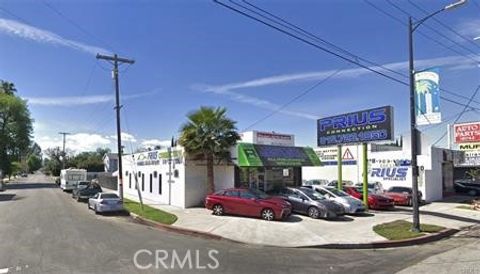 Photo of 18738 Sherman Way, Reseda, CA 91335 (MLS # OC26090613)