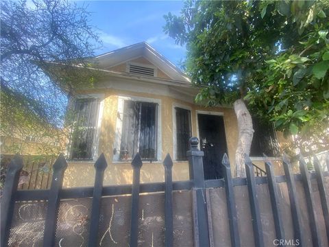Photo of 415 E Vernon Avenue, Los Angeles, CA 90011 (MLS # DW25088349) Photo of 415 E Vernon Avenue, Los Angeles, CA 90011 (MLS # DW25088349)