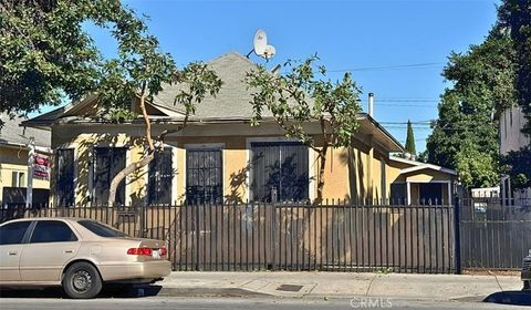 Photo of 415 E Vernon Avenue, Los Angeles, CA 90011 (MLS # DW25088349)