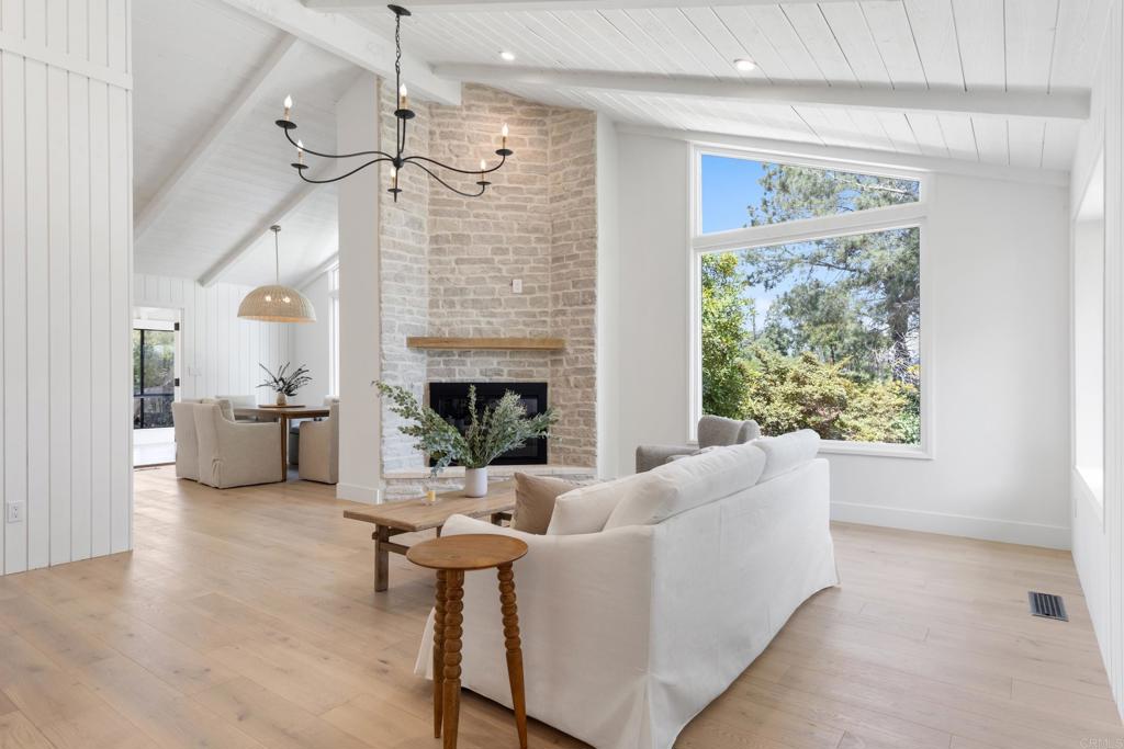 582 Rancho Santa Fe Rd