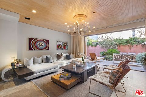 Photo of 812 Brooks Avenue, Venice, CA 90291 (MLS # 26832679)