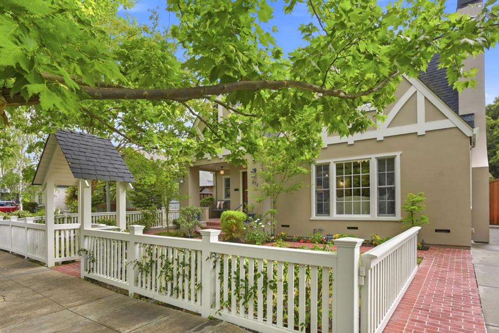 272 Grand Street