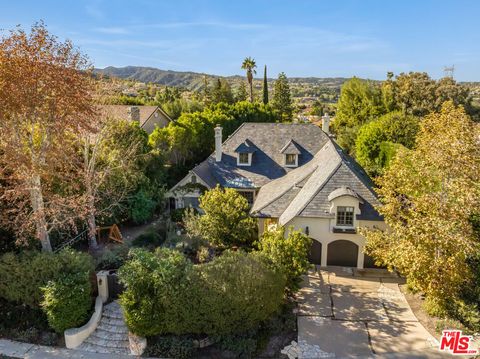 Photo of 4155 Green Meadow Court, Encino, CA 91316 (MLS # 26710073)