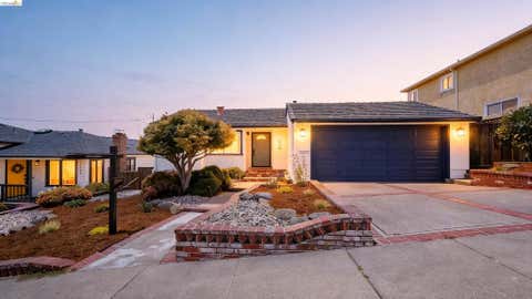 Photo of 18421 Magee Way WAY, Castro Valley, CA 94546 (MLS # 41139287)