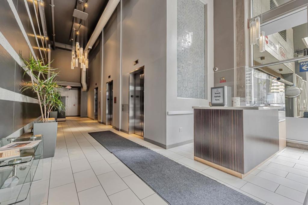 645 W 9th Street 213