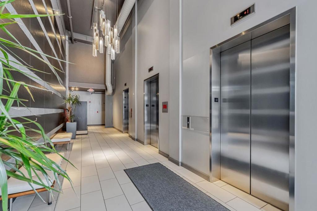 645 W 9th Street 213