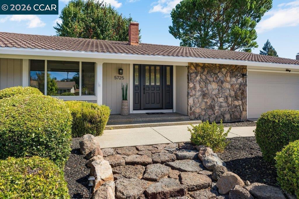 5725 Del Trigo Ln